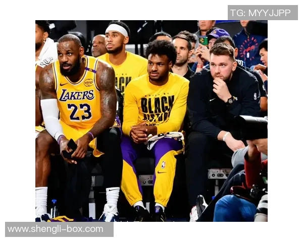 残阵老鹰青春风暴席卷湖人,东契奇空砍,布朗尼成唯一亮点 残阵老鹰青春风暴席卷湖人,东契奇空砍,布朗尼成唯一亮点